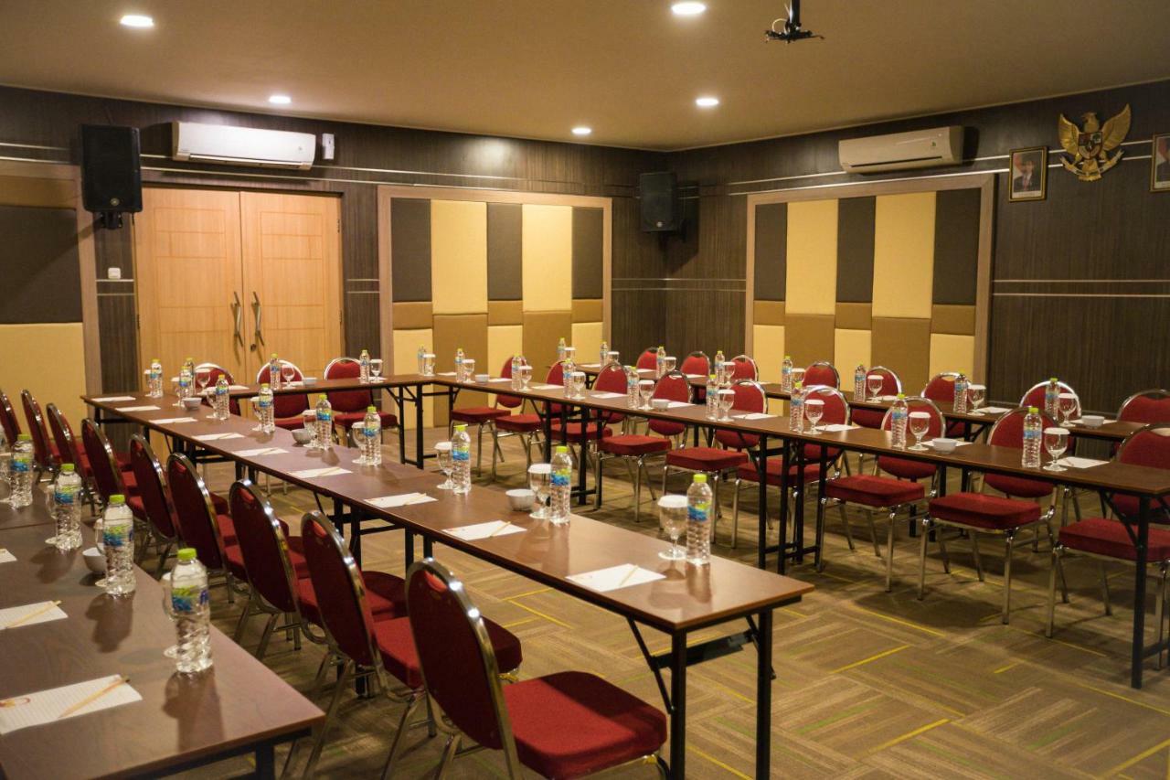 Green Red Hotel Syariah Jombang Ngoại thất bức ảnh